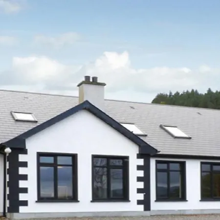 Holiday home Cloonaquinn *